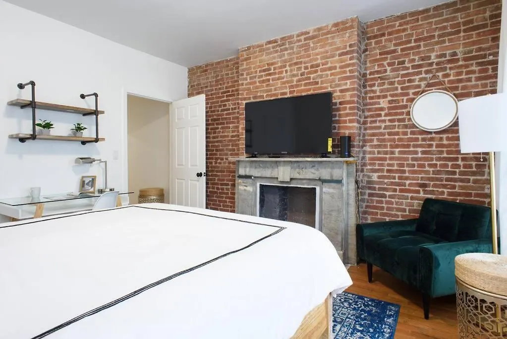 454-3W Prime Location 2Br Newly Furnished Sleeps 5 Apartment New York