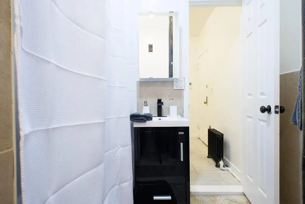 454-3W Prime Location 2Br Newly Furnished Sleeps 5 Apartment New York United States