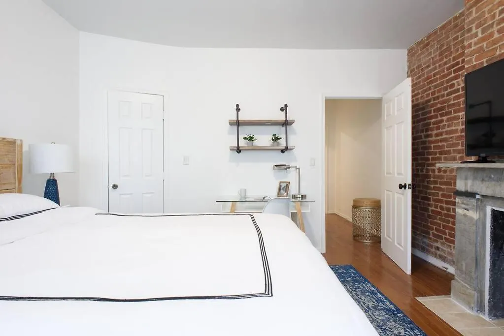 454-3W Prime Location 2Br Newly Furnished Sleeps 5 Apartment New York